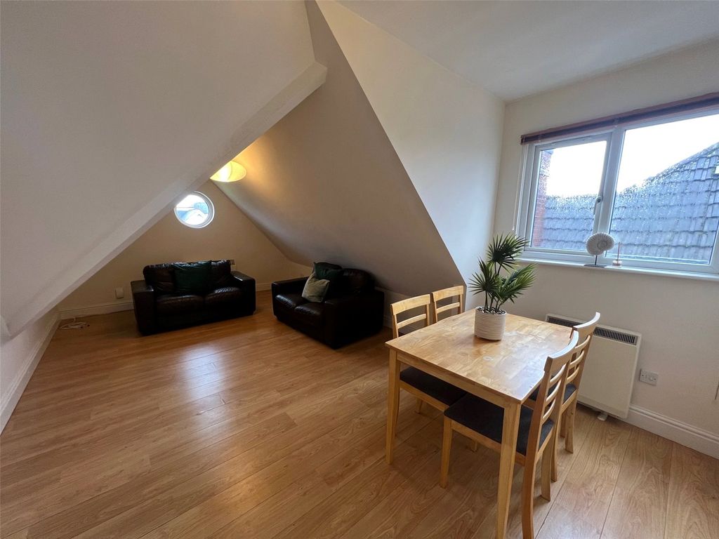 Property photo 2 of 6 Picture No. 11