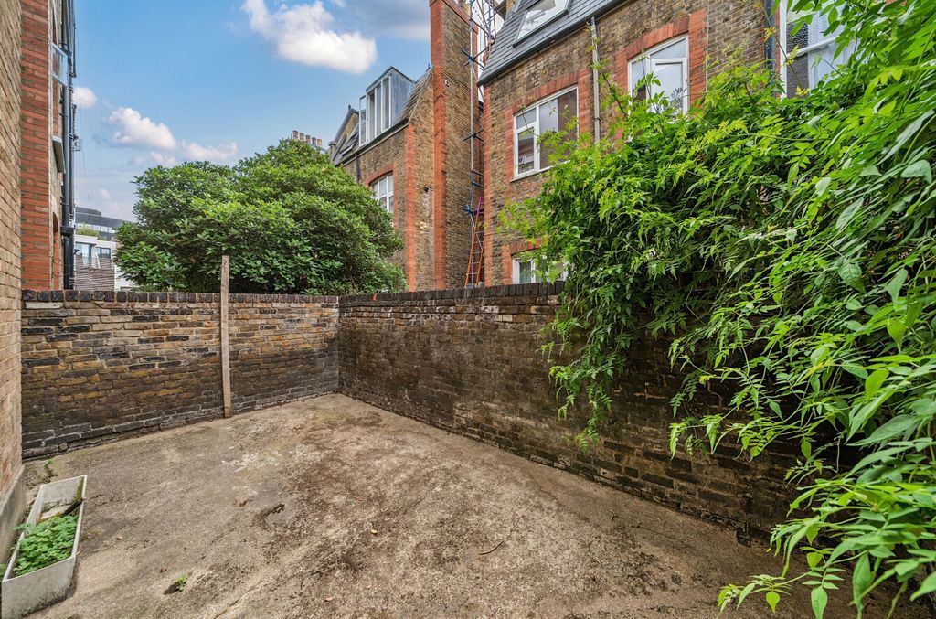 Property photo 2 of 10 1330919-14-688Cce...