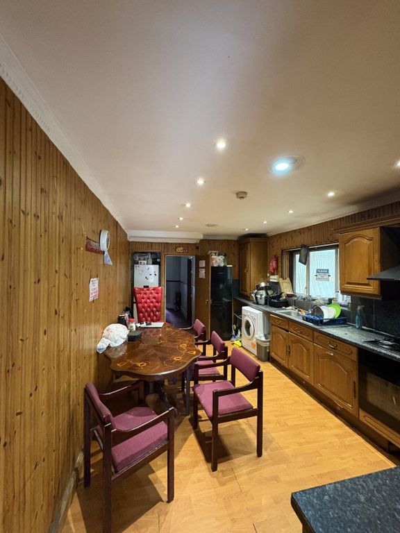 Property photo 3 of 6 Gallery