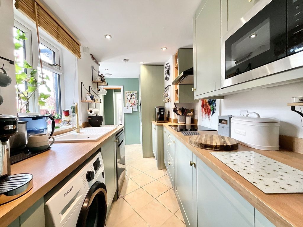 Property photo 2 of 32