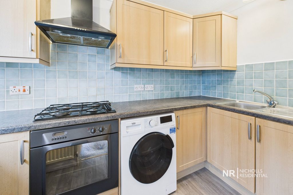 Property photo 3 of 9 Kitchen 2