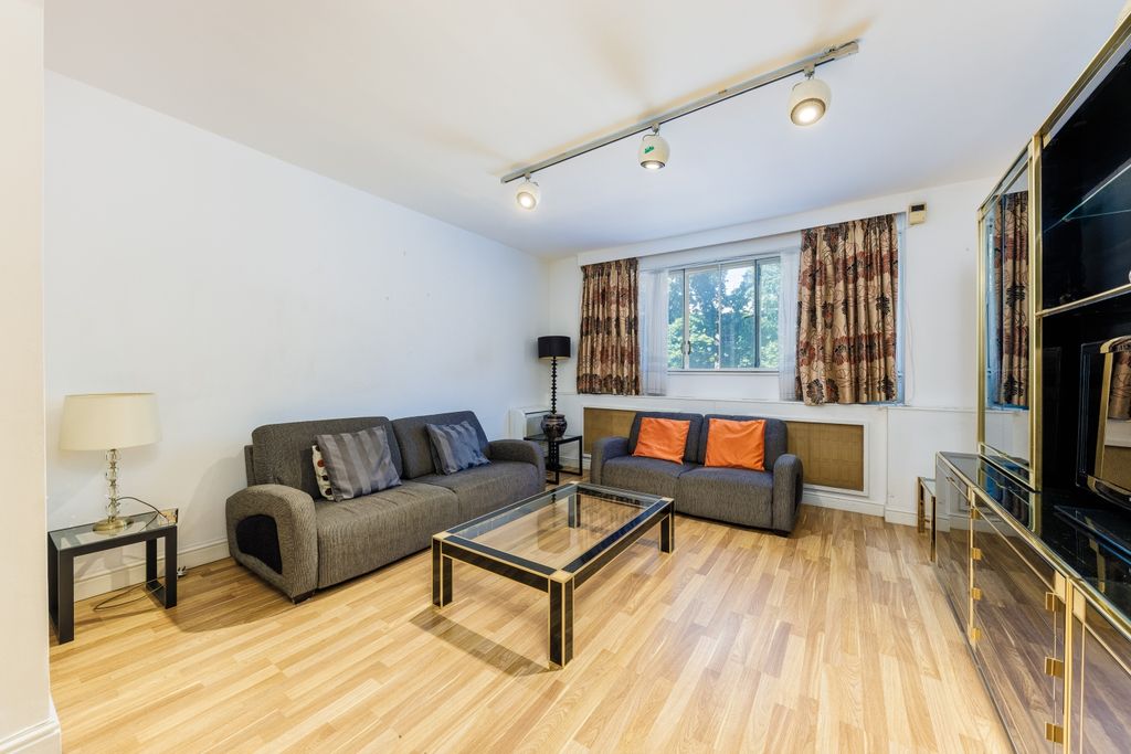 Property photo 2 of 10 Brompton Lodge 04 Of 11