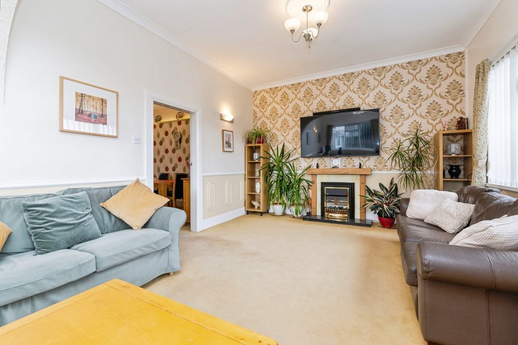 Property photo 2 of 22 Living Room