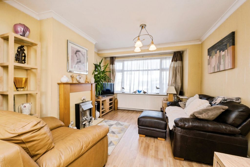 Property photo 2 of 17 Photo