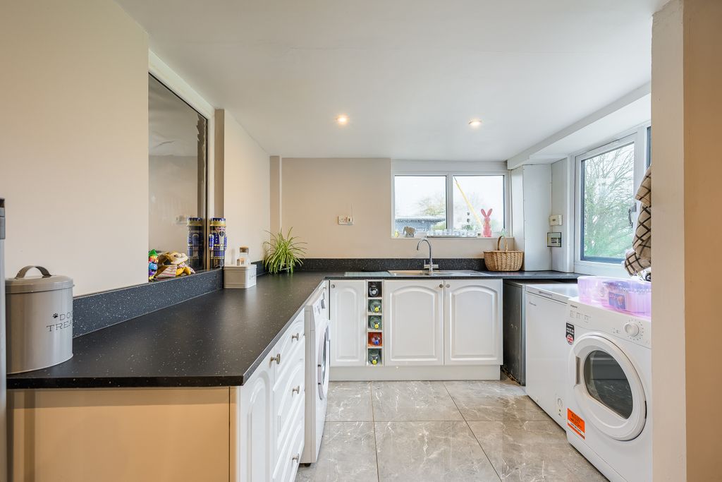 Property photo 3 of 21 Utility Room