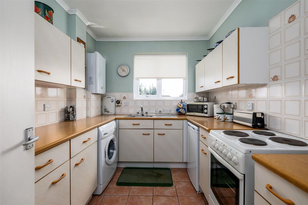 Property photo 3 of 15 Kitchen