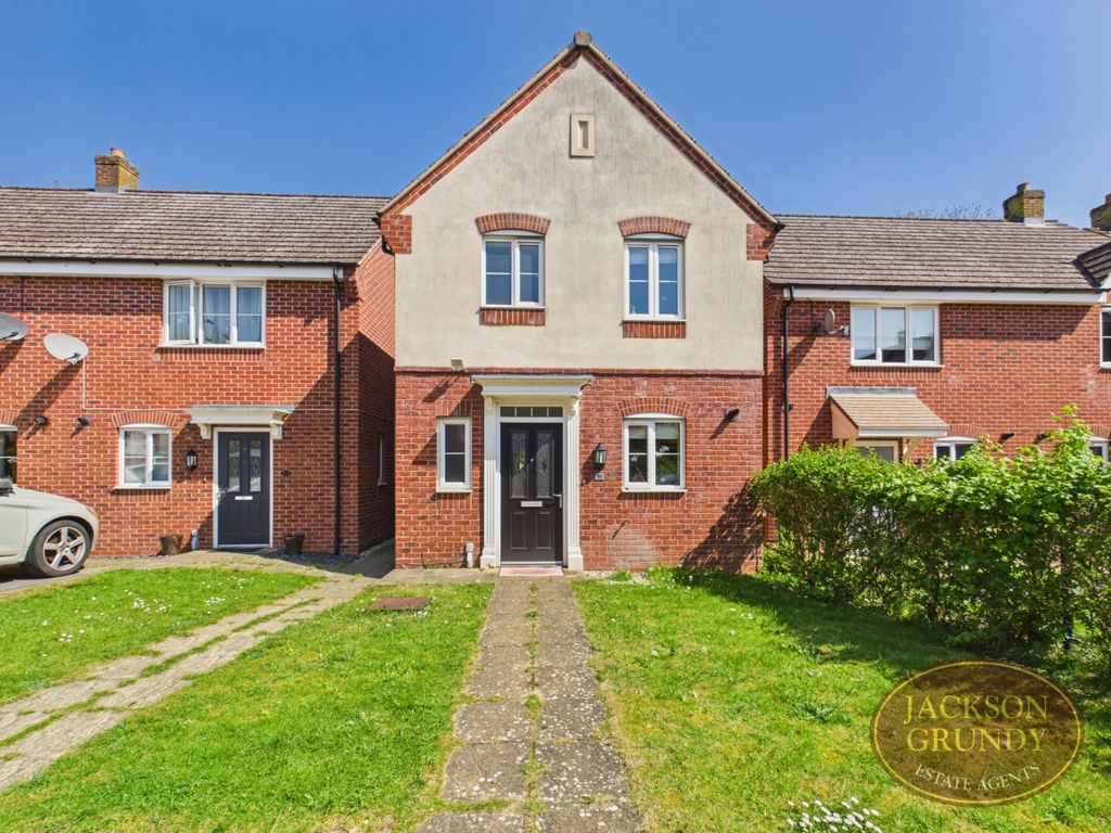 Property photo 1 of 17 Dennetts Close