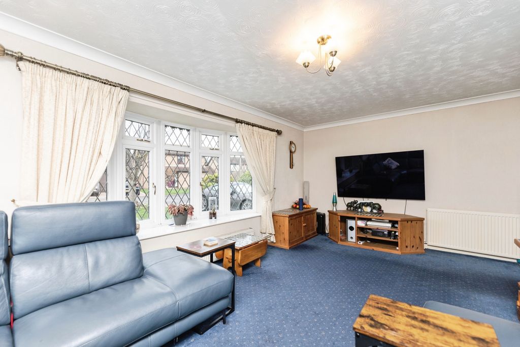 Property photo 3 of 19 Living Room