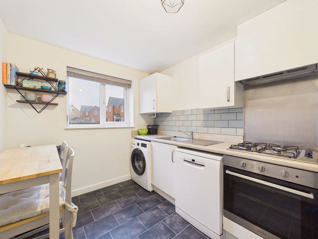 Property photo 3 of 11 Kitchen