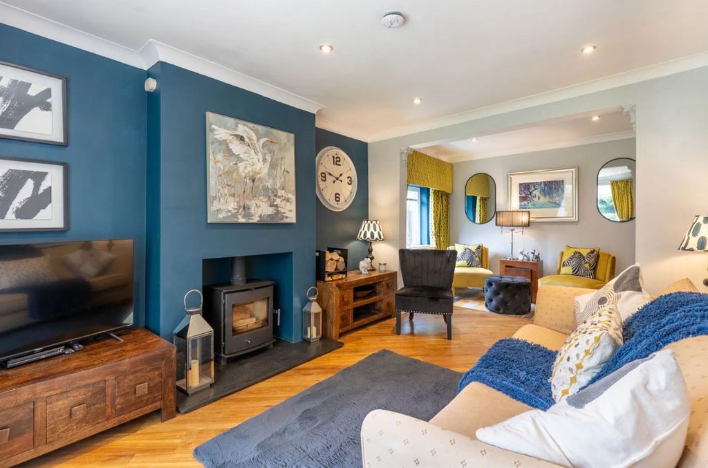 Property photo 2 of 23