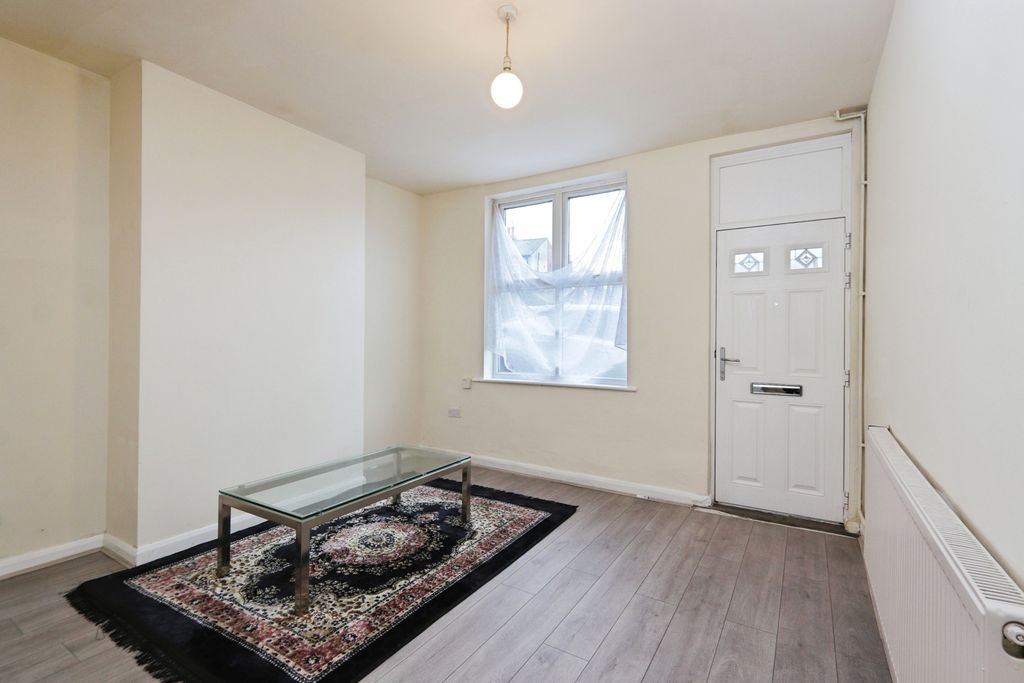 Property photo 3 of 12 Internal