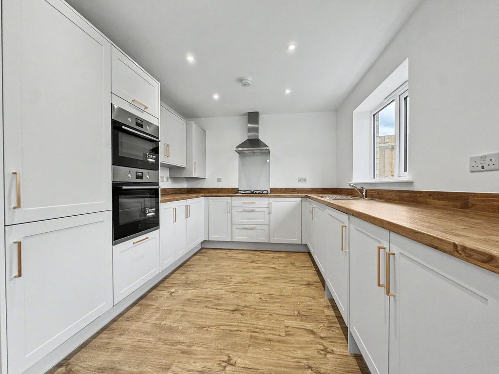 Property photo 2 of 24
