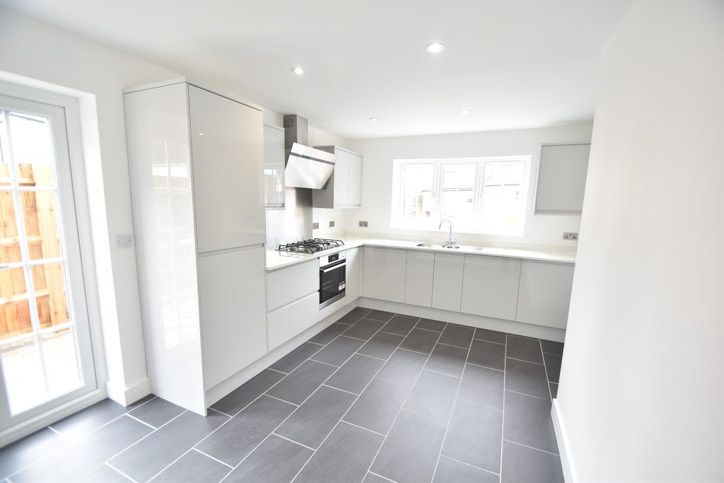 Property photo 2 of 16 5214901