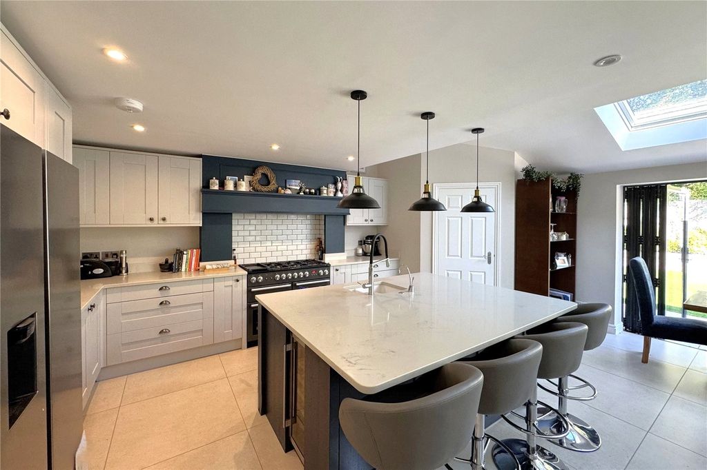 Property photo 2 of 20 Picture No. 34