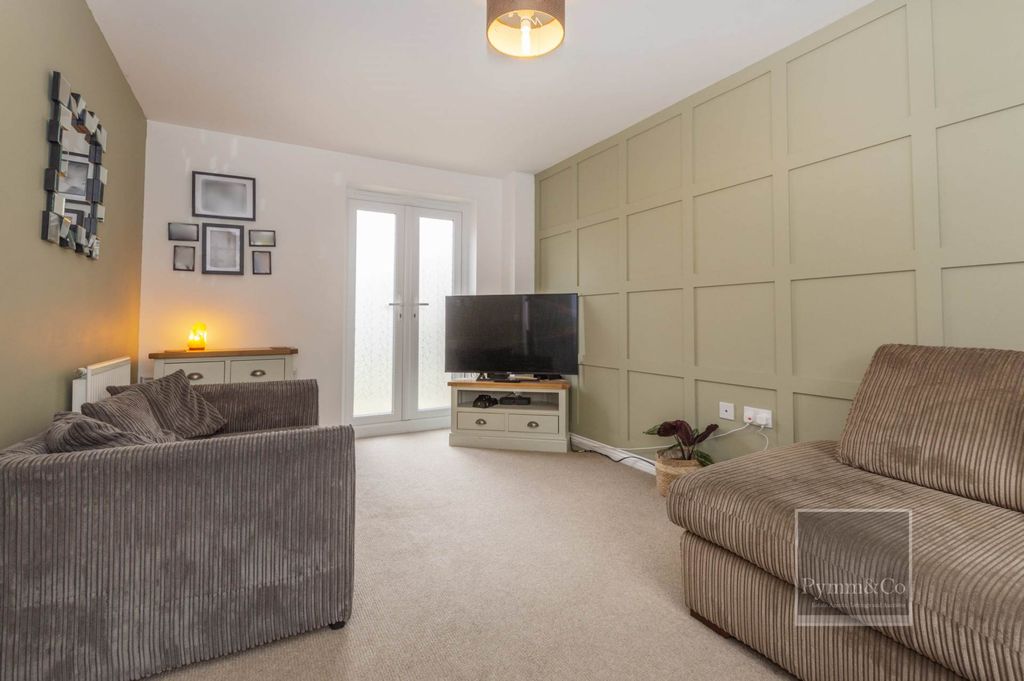 Property photo 2 of 13