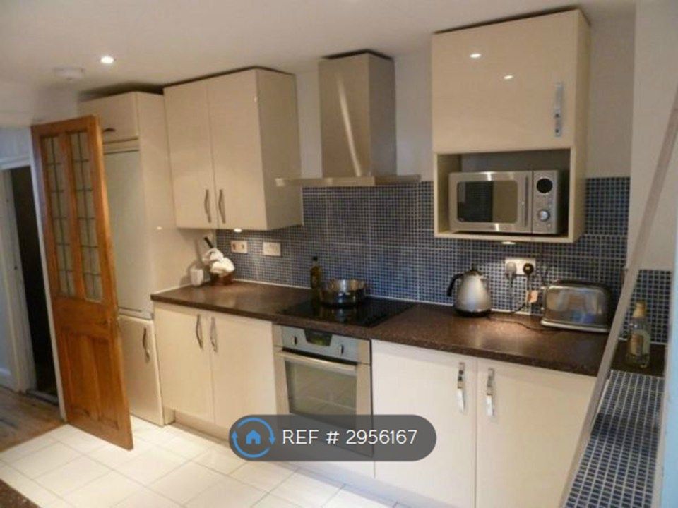 Property photo 3 of 10 Kitchen