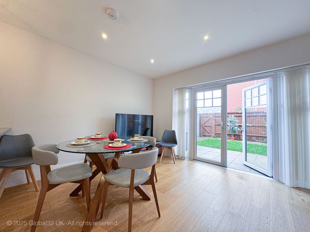 Property photo 3 of 12 Kitchen / Dining Room