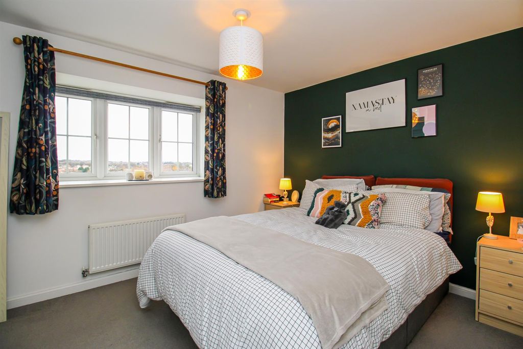 Property photo 3 of 10 Bedroom One