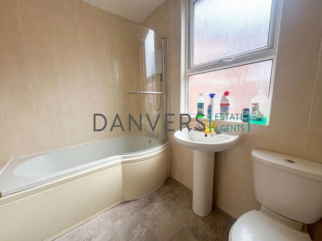 Property photo 3 of 7 Bathroom .Jpg