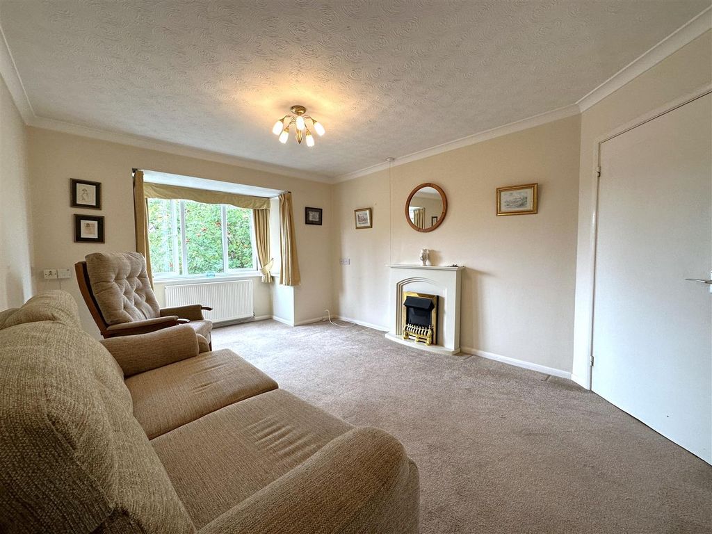 Property photo 2 of 11 Bay-Fronted Living Room 100