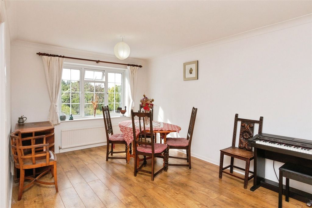 Property photo 2 of 23 Picture No. 28