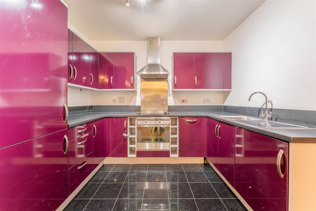 Property photo 2 of 11 4 Mhc Kitchen.Jpg