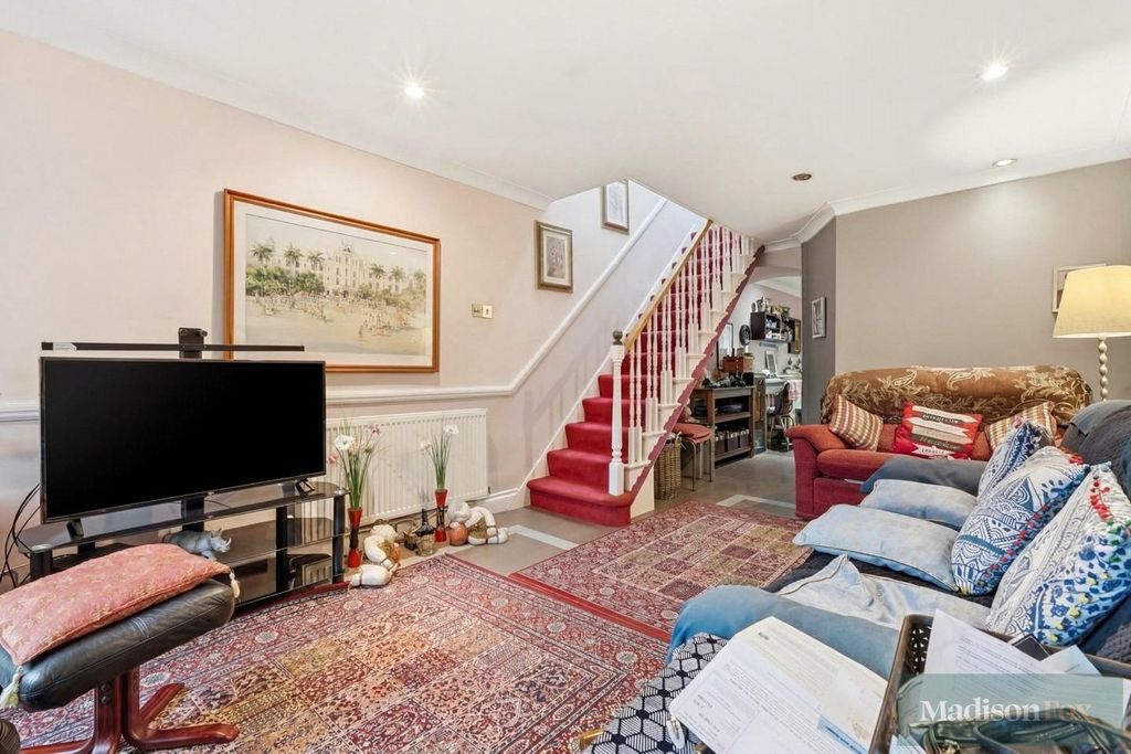 Property photo 2 of 23 Picture No. 12