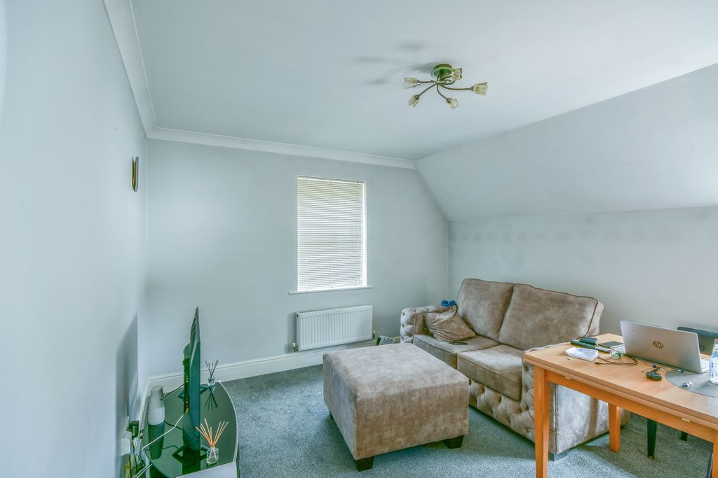 Property photo 3 of 18
