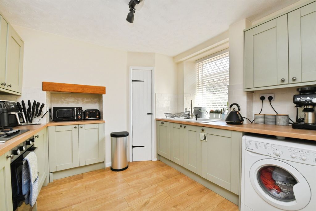 Property photo 3 of 27