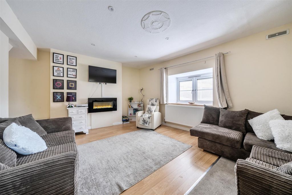 Property photo 3 of 14 3