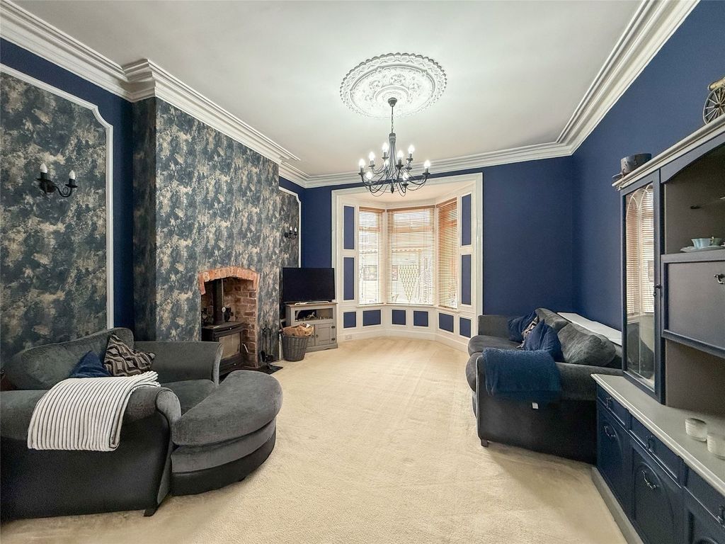 Property photo 2 of 12 Lounge