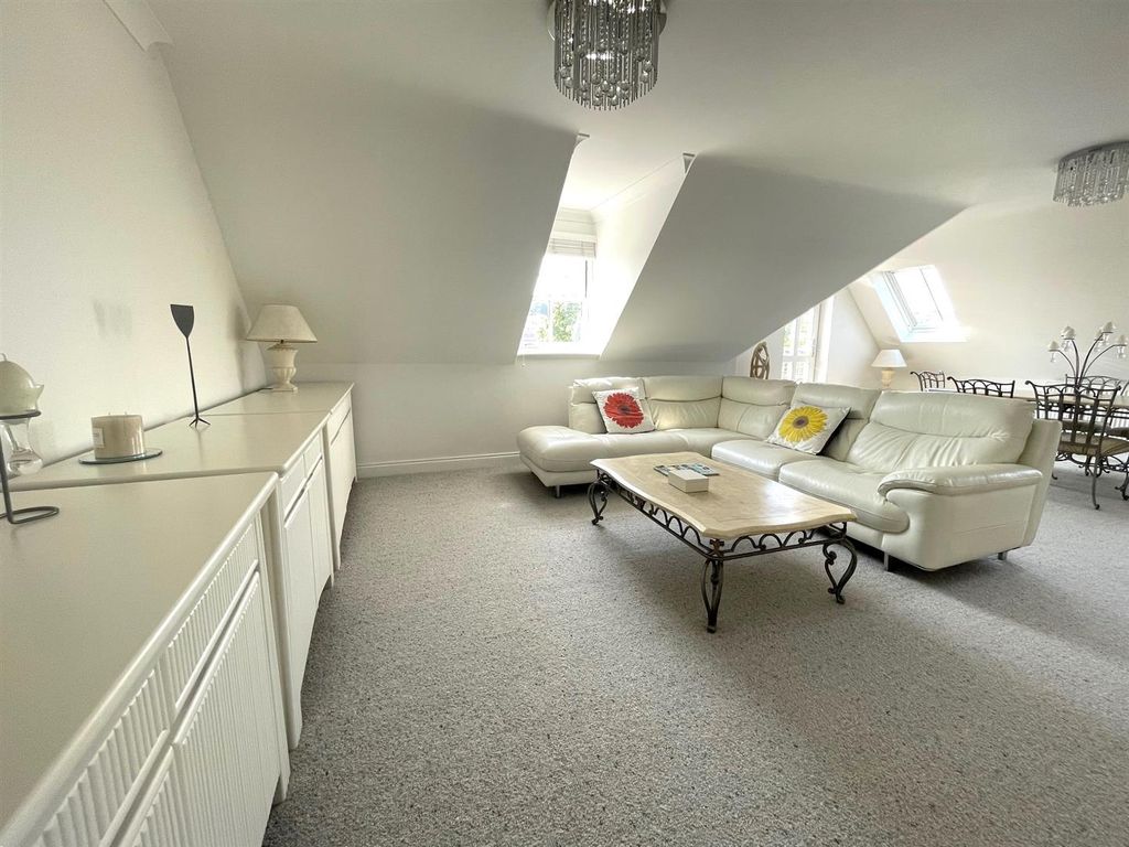 Property photo 3 of 23 4253 Lounge Alt..Jpg