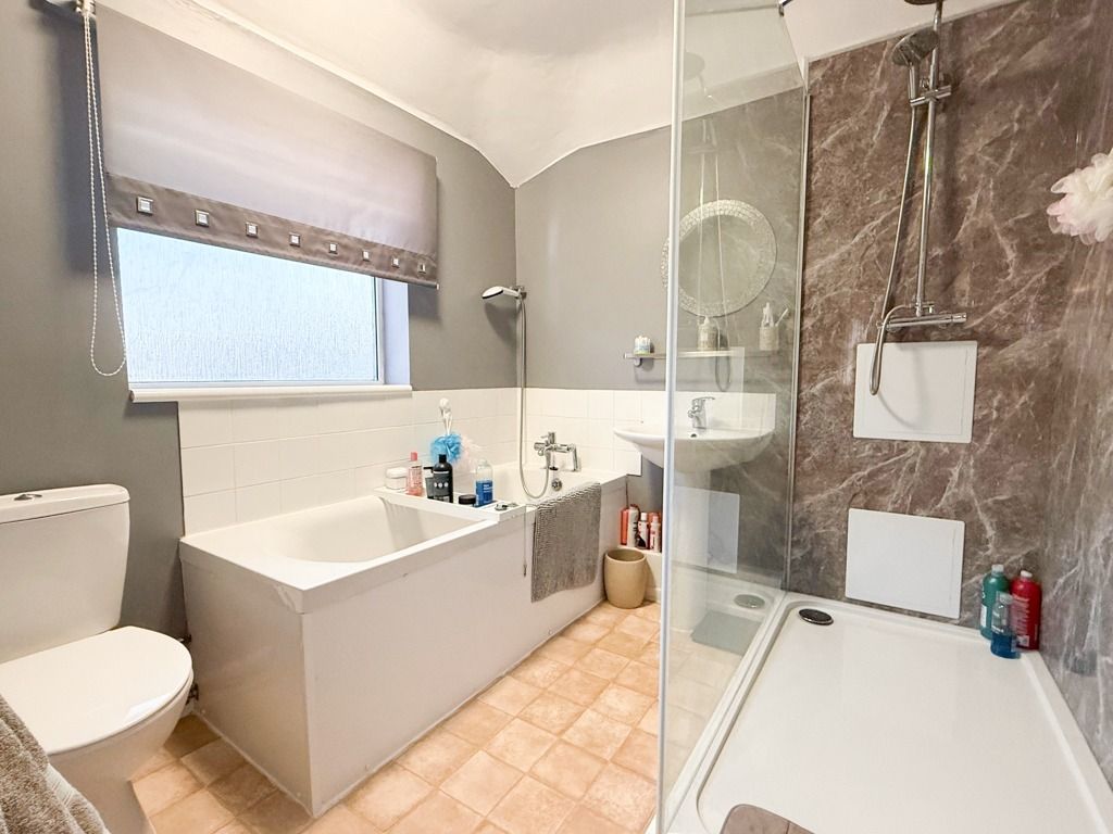 Property photo 3 of 11 4394472
