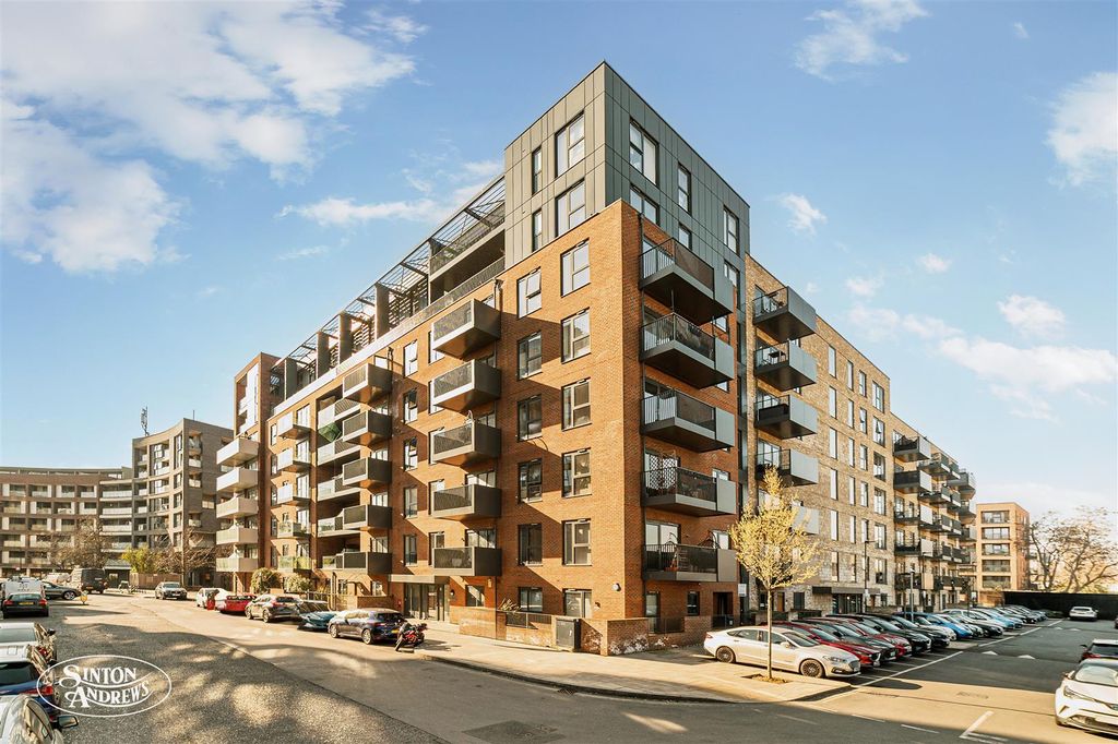 Property photo 1 of 17 22 Tydeman House-2.Jpg