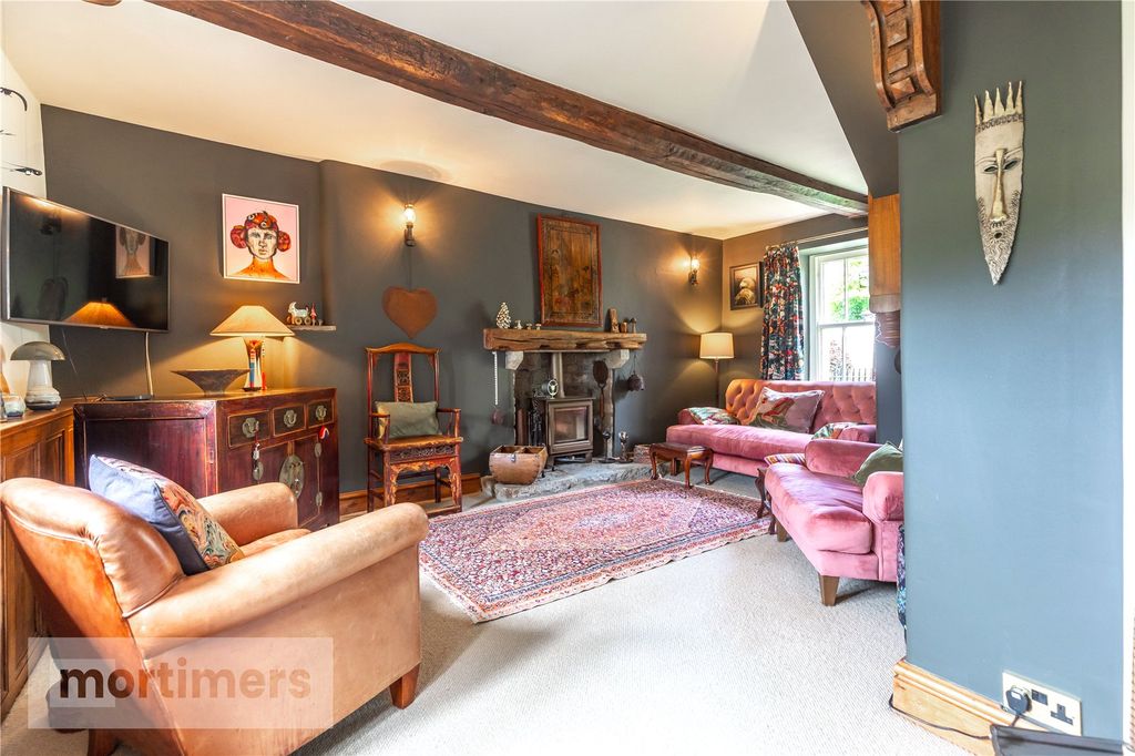 Property photo 2 of 27 Living Room