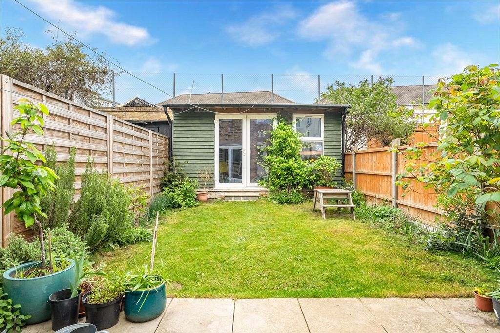 Property photo 2 of 15 Picture No. 22