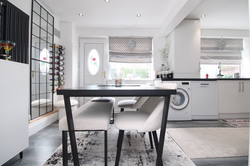 Property photo 3 of 15 Dining Area