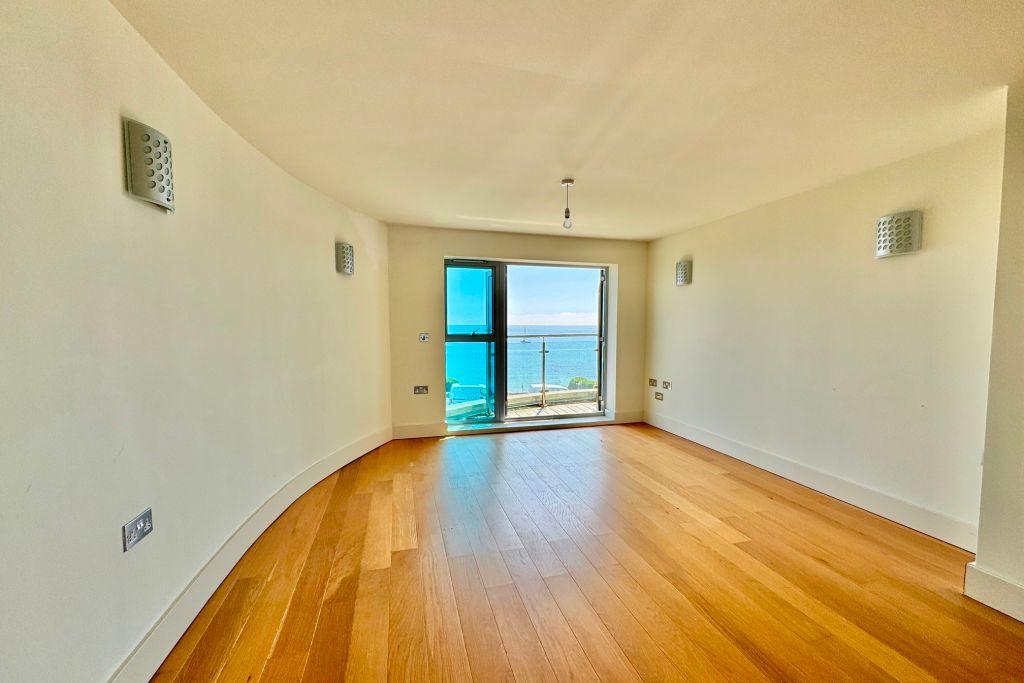 Property photo 3 of 11 Living Room
