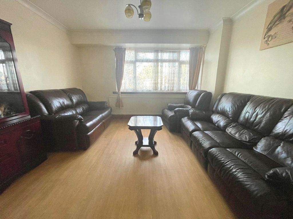 Property photo 3 of 9 4560613
