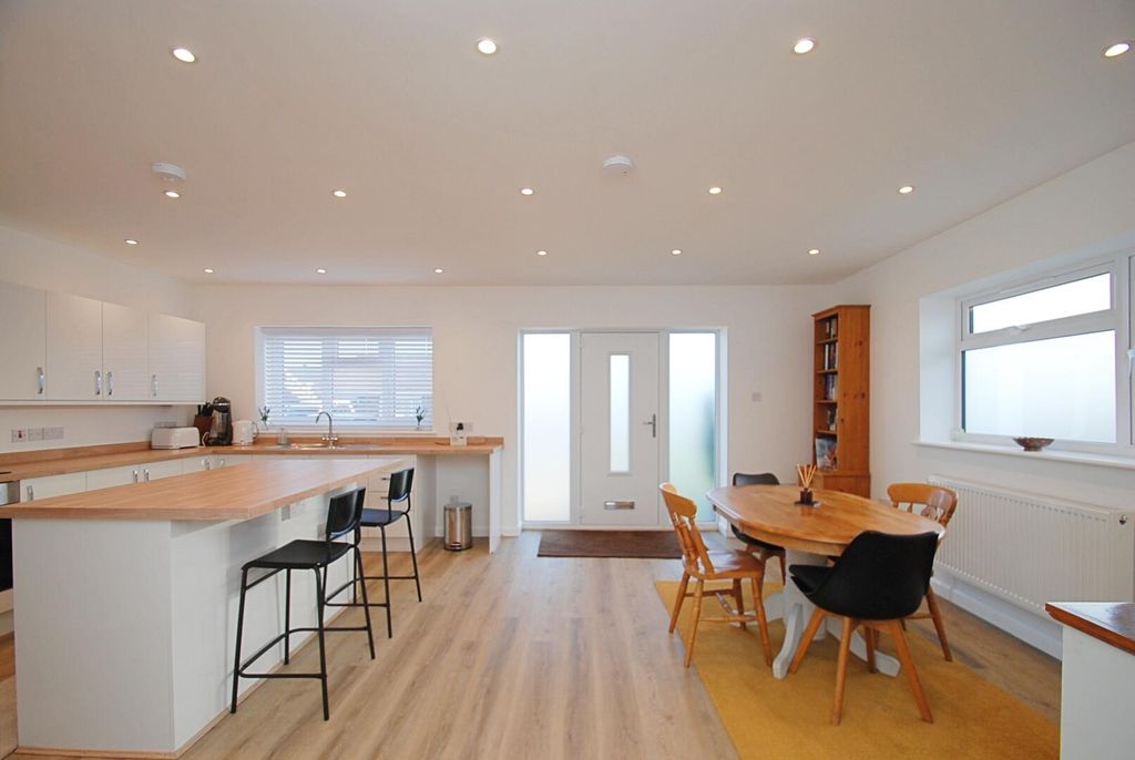 Property photo 2 of 14 Kitchen/Dining Room