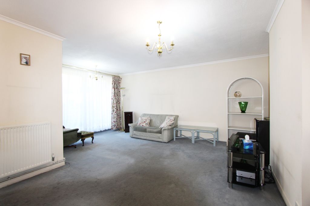Property photo 2 of 6
