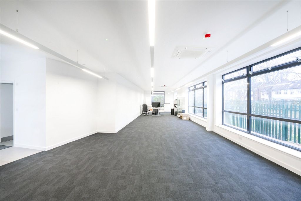 Property photo 2 of 9 Picture No. 10