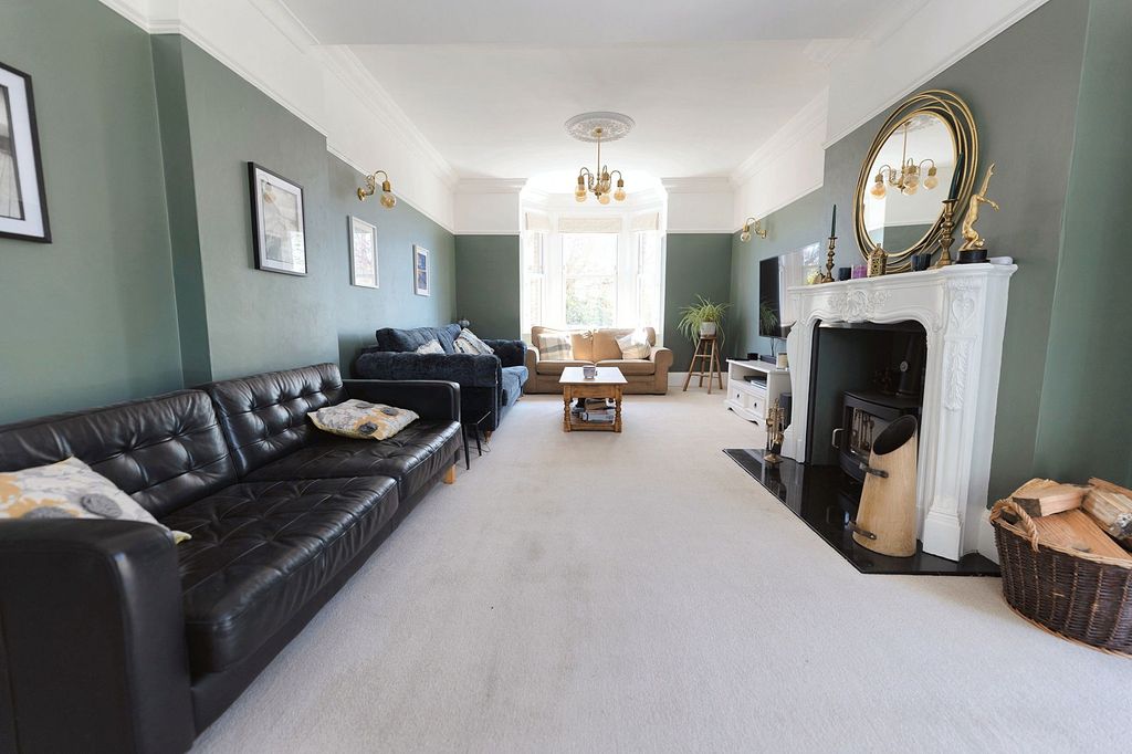 Property photo 2 of 21