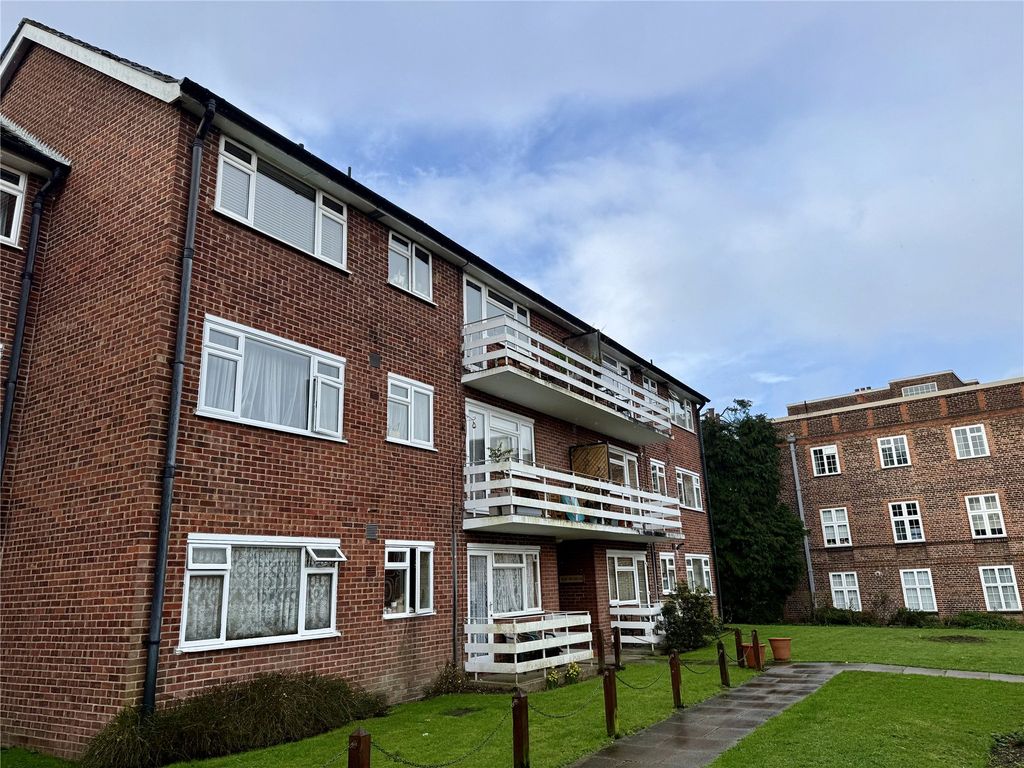 Property photo 2 of 7 Picture No. 32