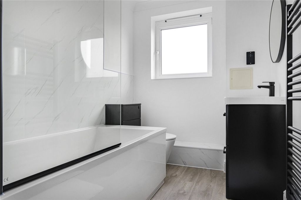 Property photo 3 of 22 Picture No. 03