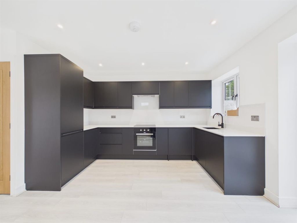 Property photo 3 of 11 4.Jpeg