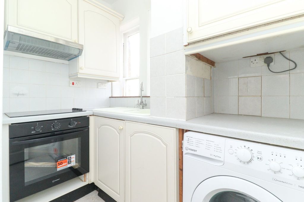 Property photo 2 of 8 Picture 2