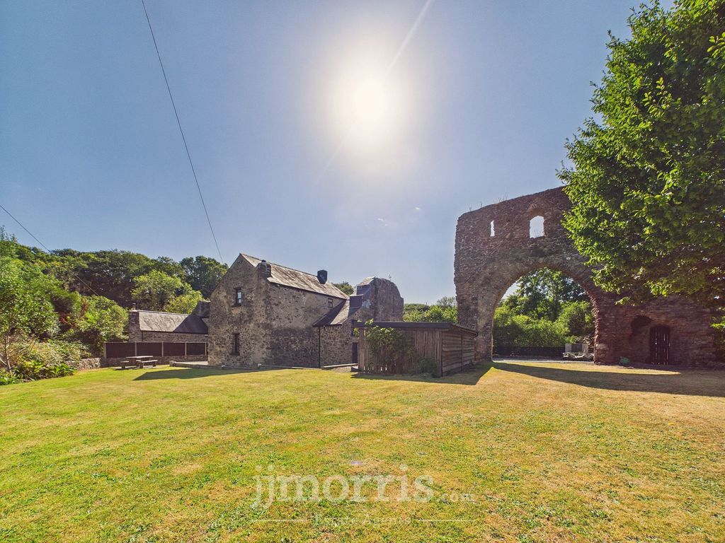 Property photo 1 of 53