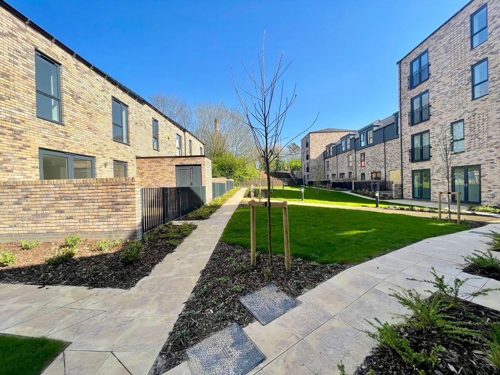 Property photo 1 of 28