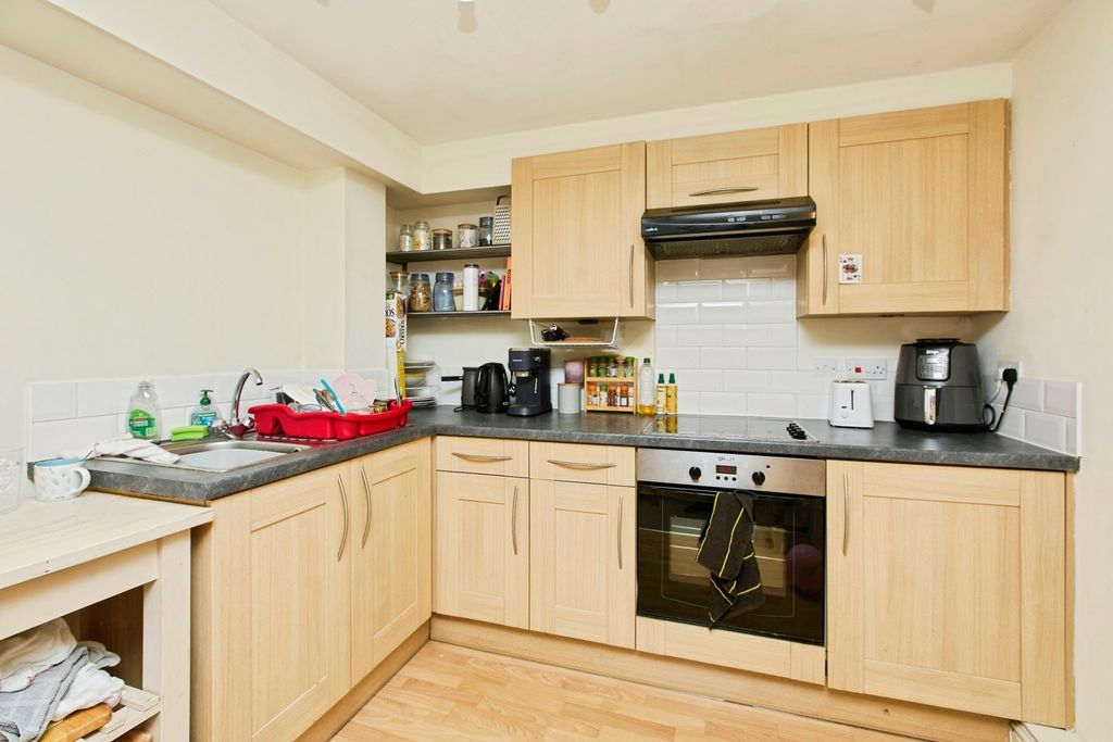 Property photo 3 of 19 Kitchen